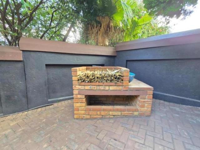 8 Bedroom House For Sale in Bassonia