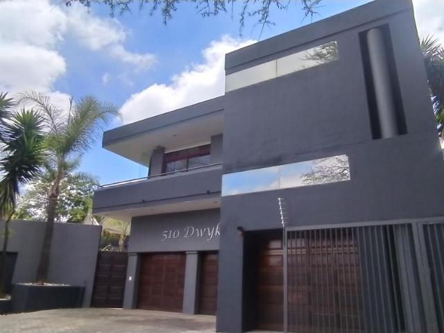 8 Bedroom house for sale in Erasmuskloof, Pretoria