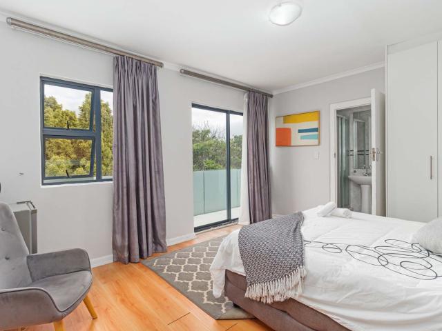8 Bedroom House For Sale in Milnerton Ridge