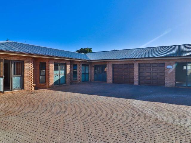 8 Bedroom house for sale in Rooi Rivier Rif, George