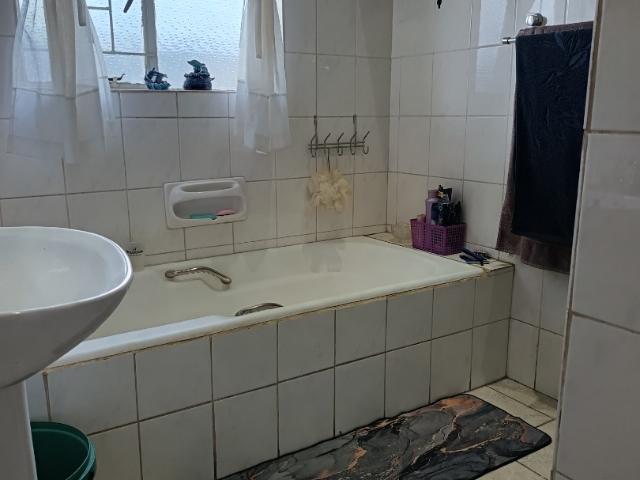 8 Bedroom House For Sale in Wierda Park