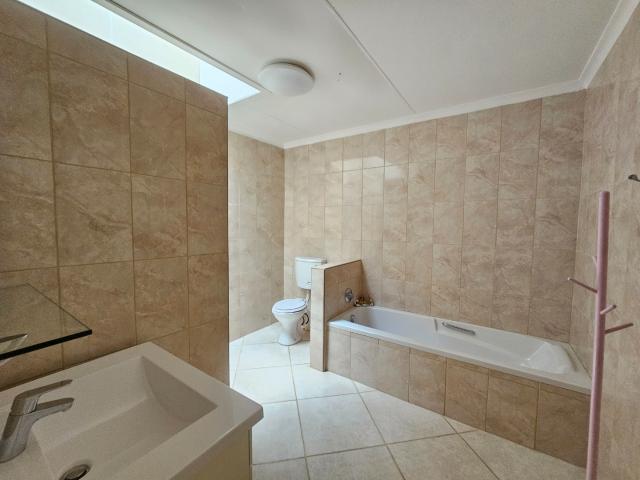 8 Bedroom House For Sale in Vaal Marina