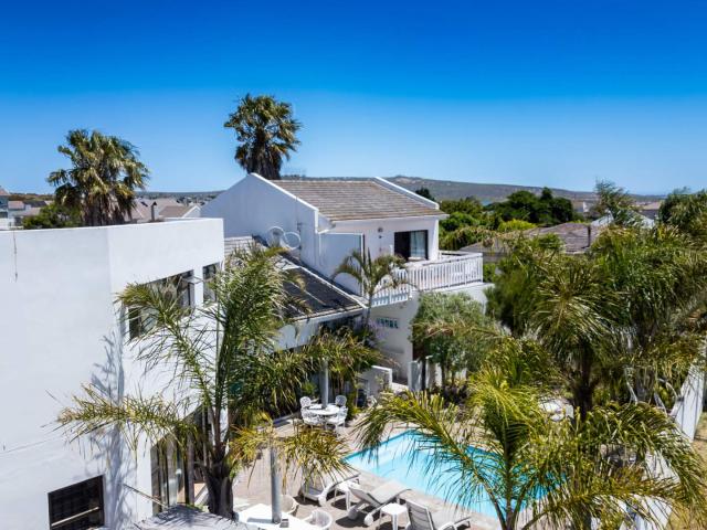 8 Bedroom House in Country Club