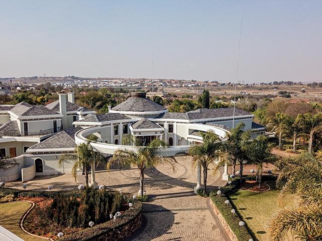 8 Bedroom House in Cornwall Hill