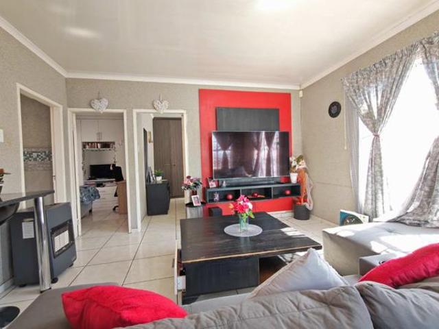 8 Bedroom House in Cosmo City