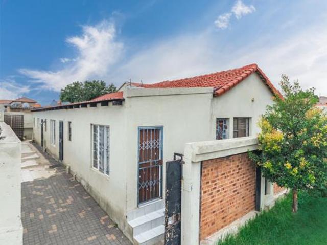 8 Bedroom House in Cosmo City