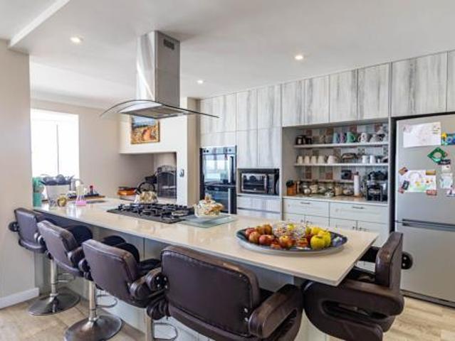 8 Bedroom House in Calypso Beach