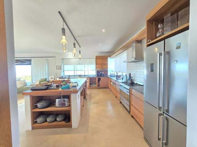 8 Bedroom House in Cape St Francis