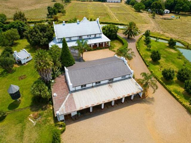8 Bedroom House in Cullinan Outlying