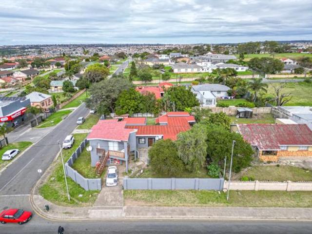 8 Bedroom House in Amalinda