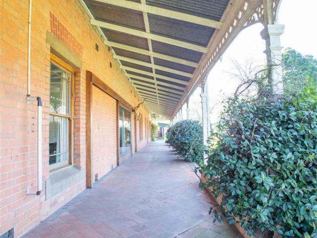 8 Bedroom House in Albert Falls