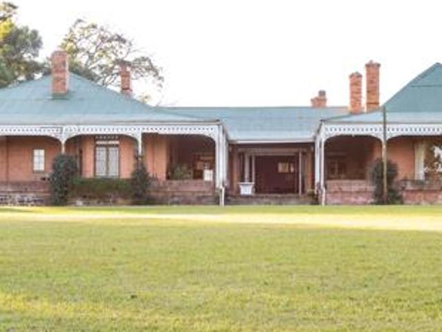 8 Bedroom House in Albert Falls