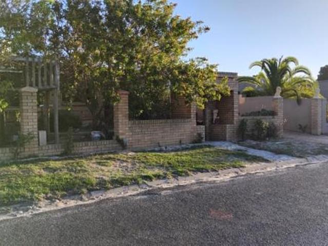 8 Bedroom House in Atlantis Central