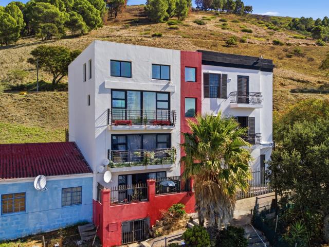8 Bedroom House in Bo Kaap