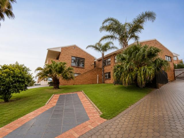 8 Bedroom House in Bayview