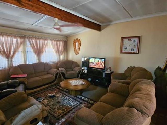 8 Bedroom House in Baillie Park