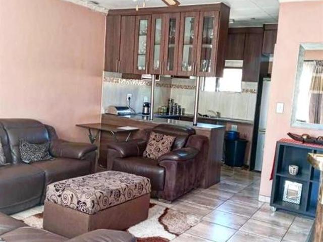 8 Bedroom House in Bedworth Park