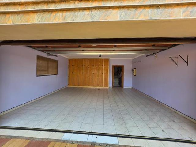 8 Bedroom House in Bendor