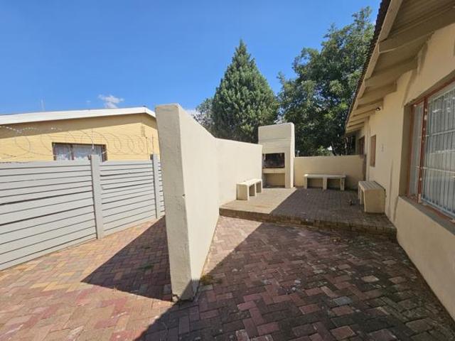 8 Bedroom House in Brandwag
