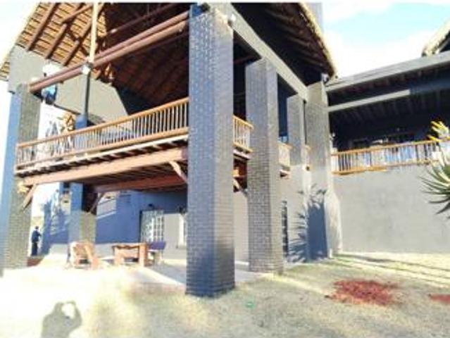 8 Bedroom House in Golden Mile Estate