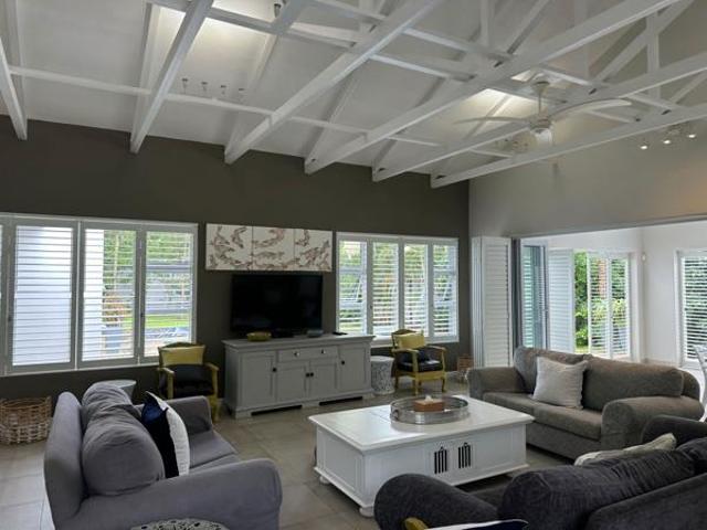 8 Bedroom House in Glenmore