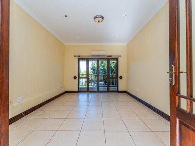 8 Bedroom House in Dainfern Golf Estate