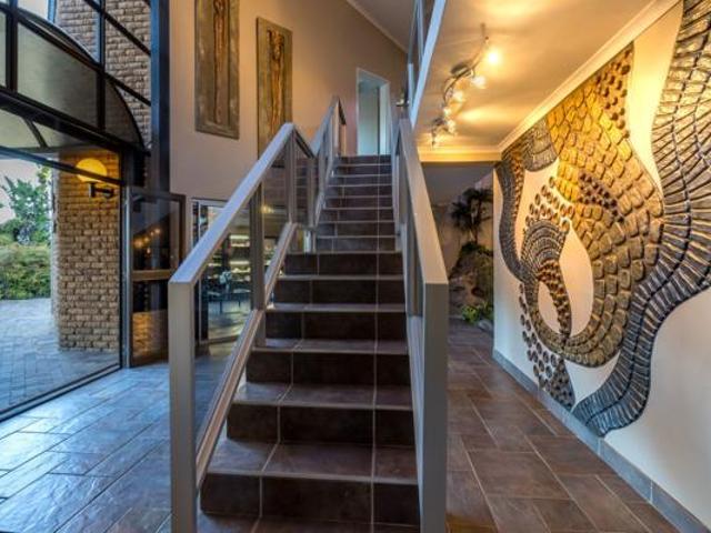 8 Bedroom House in Die Boord