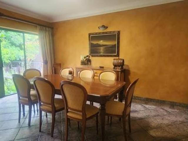 8 Bedroom House in Die Heuwel