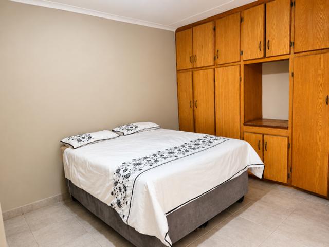 8 Bedroom House in Emdo Park