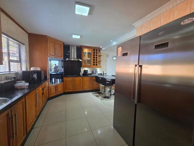 8 Bedroom House in Eldo Glen