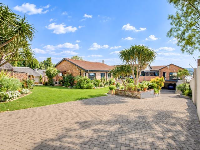 8 Bedroom House in Ferndale