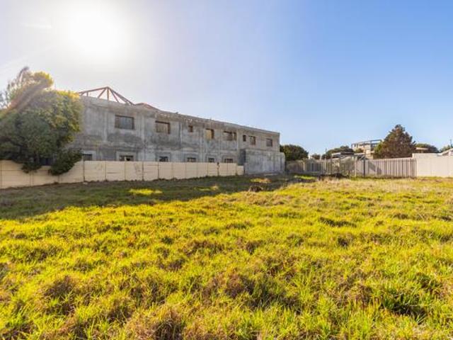 8 Bedroom House in Flamingo Vlei