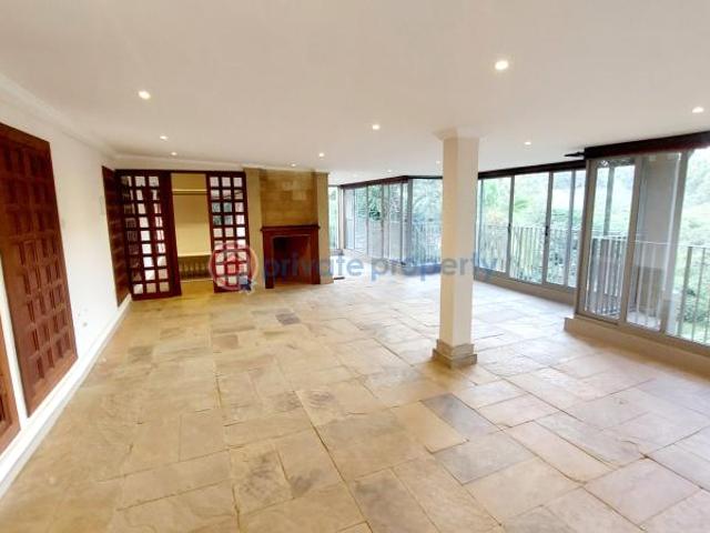 8 Bedroom House In Karen