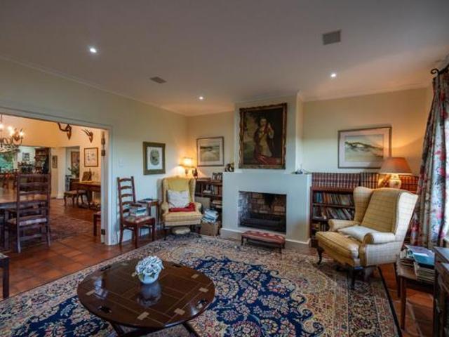 8 Bedroom House in Kenton On Sea