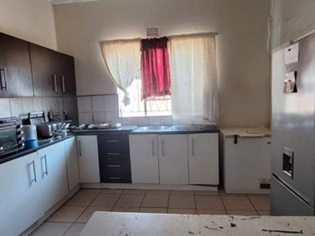 8 Bedroom House in Kimberley Central
