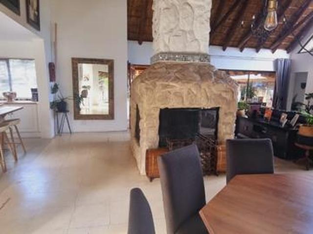 8 Bedroom House in Kshane Lake Lodge