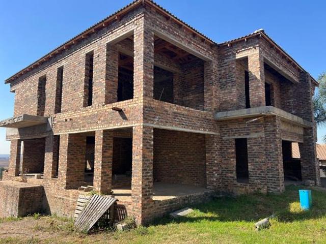 8 Bedroom House in Hoeveld Park