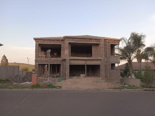 8 Bedroom House in Hoeveld Park