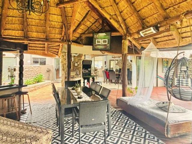 8 Bedroom House in Hartbeespoort Dam
