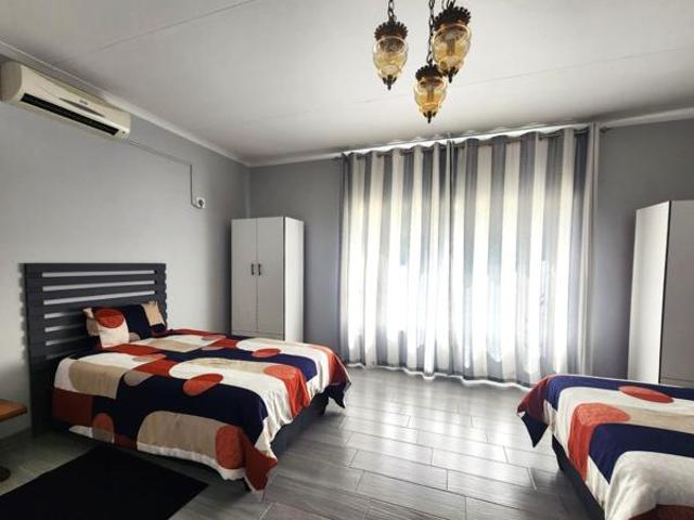 8 Bedroom House in Onverwacht