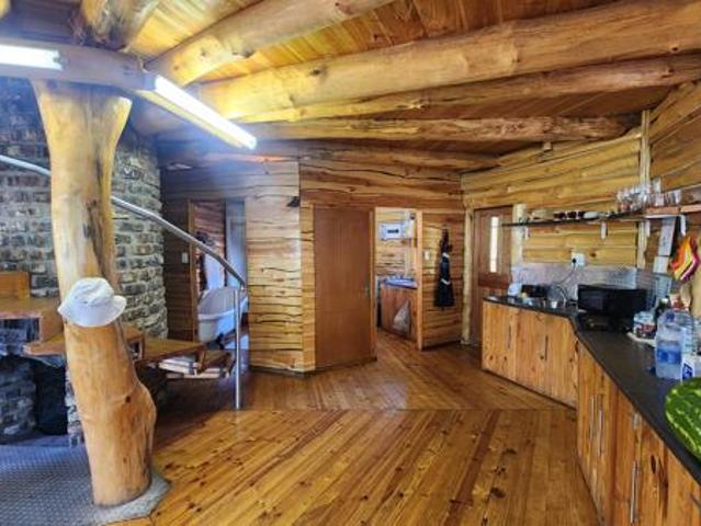 8 Bedroom House in Oudtshoorn North