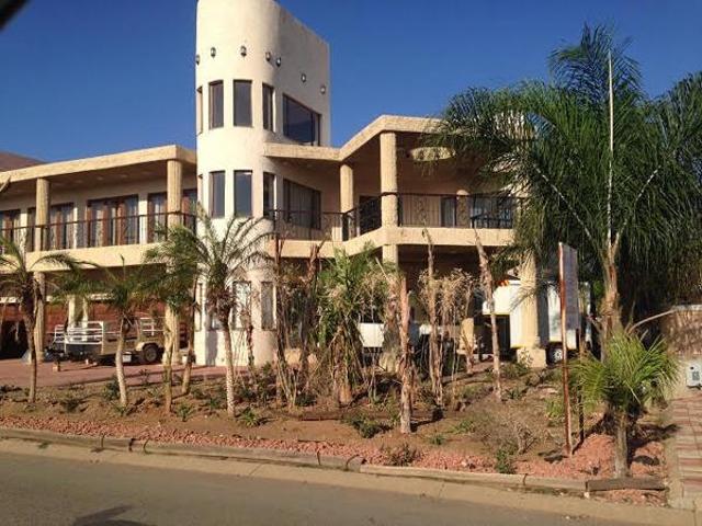 8 Bedroom House in Leopard Park