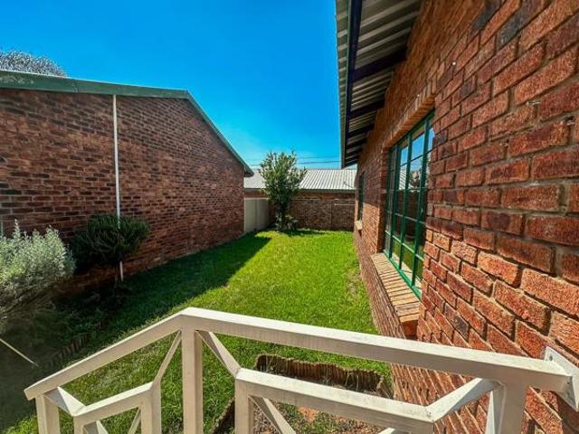 8 Bedroom House in Modimole Nylstroom