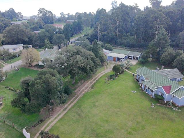8 Bedroom House in Mooi River