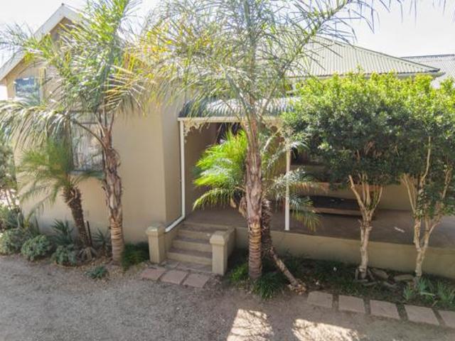 8 Bedroom House in Moorreesburg
