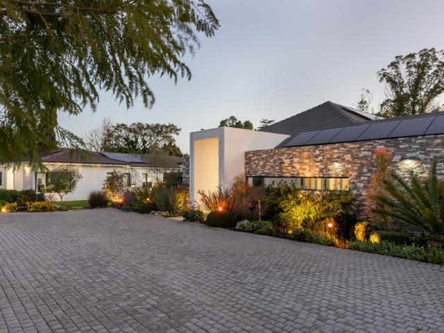 8 Bedroom House in Morningside
