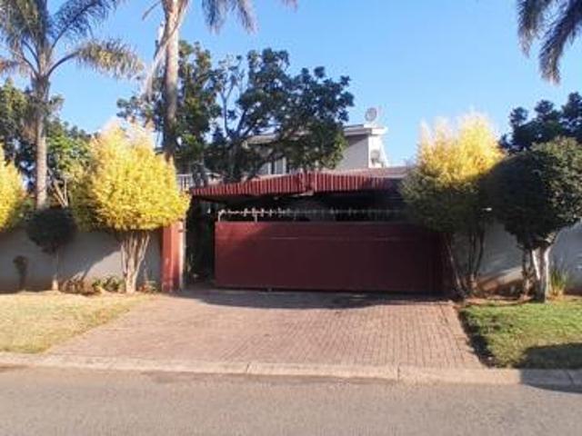 8 Bedroom House in Southridge Park