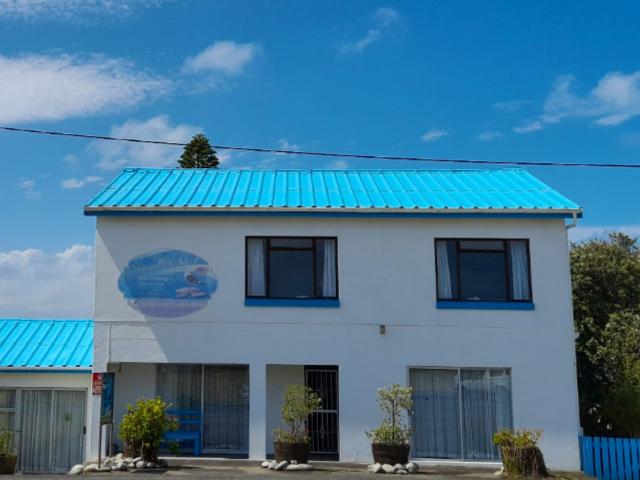 8 Bedroom House in Struisbaai