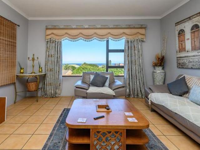 8 Bedroom House in Seaview