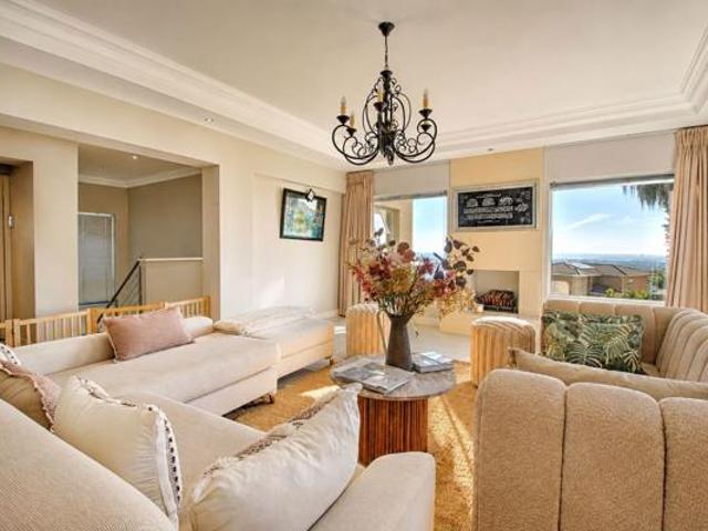 8 Bedroom House in Plattekloof